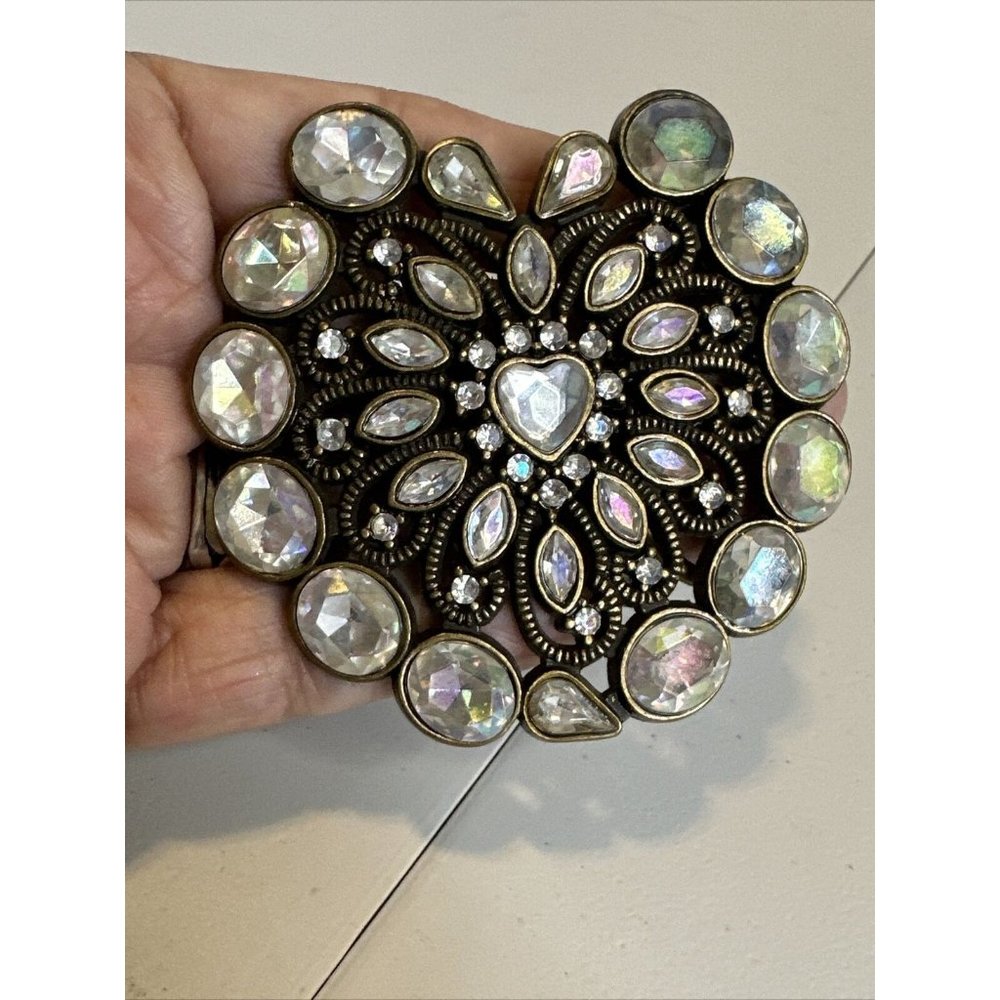 Unique Brass Tone Heart Shaped Belt Buckle With Clear Iridescent Stones 3” By 2” - Picture 6 of 15
